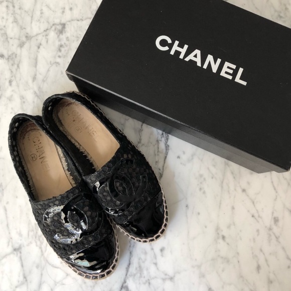 Chanel black eyelet patent CC logo espadrilles - Picture 7 of 7